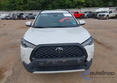 2022 Toyota Corolla Cross Le z USA, uszkodzony, nr VIN 7MUCAAAG8NV013343